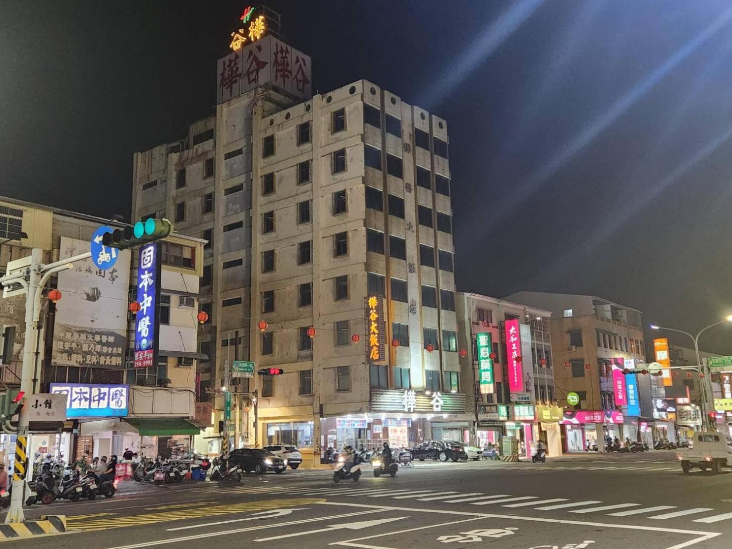 Hua Ku Hotel Tainan Zewnętrze zdjęcie